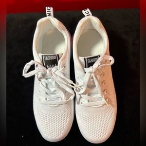 SHEIN sneaker. Size US 8.5 UK 39